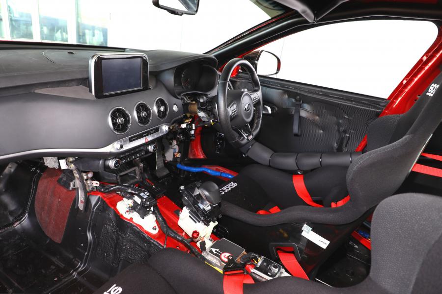 Интерьер Kia Stinger GT420 (CK) 2019 года  (фото 9 из 49)